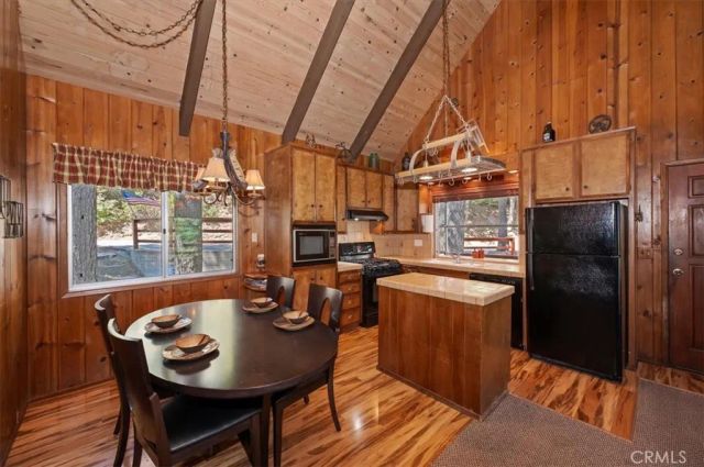 26525 Walnut Hills, Lake Arrowhead, CA 92352