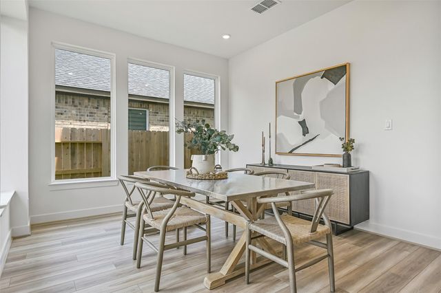 1424 River Point Drive, Friendswood, TX 77546