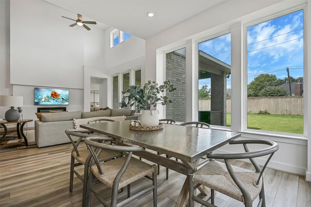 1424 River Point Drive, Friendswood, TX 77546