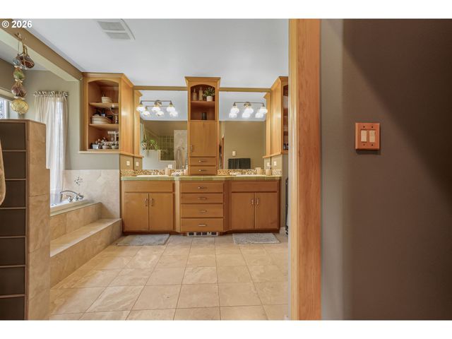 1760 Sw GOUCHER Ct, Mc Minnville, OR 97128