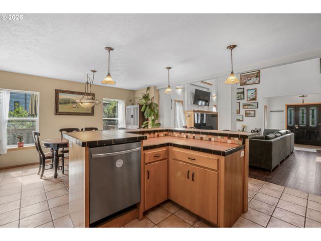 1760 Sw GOUCHER Ct, Mc Minnville, OR 97128