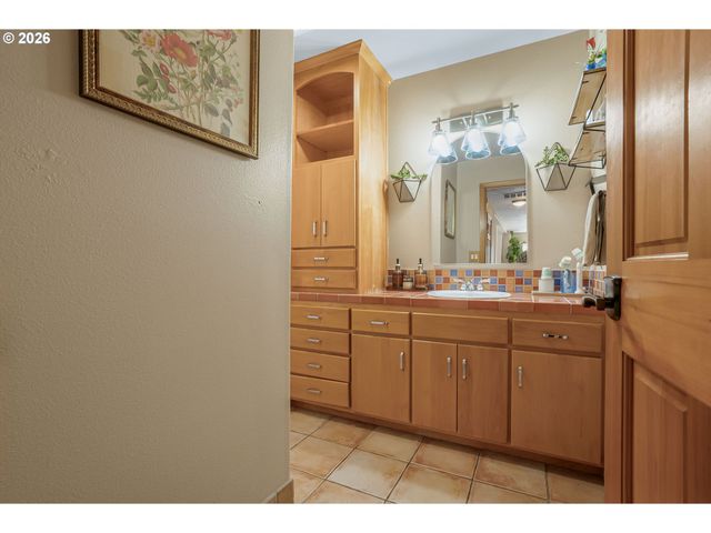 1760 Sw GOUCHER Ct, Mc Minnville, OR 97128
