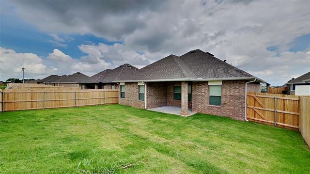 6941 Labelle Drive, Warr Acres, OK 73132