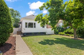 9521 Garfield Avenue, Brookfield, IL 60513