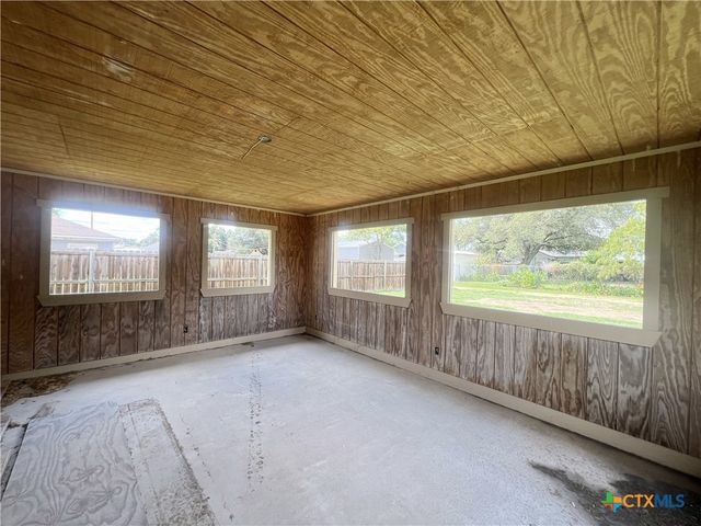 305 E Second Street, Cuero, TX 77954