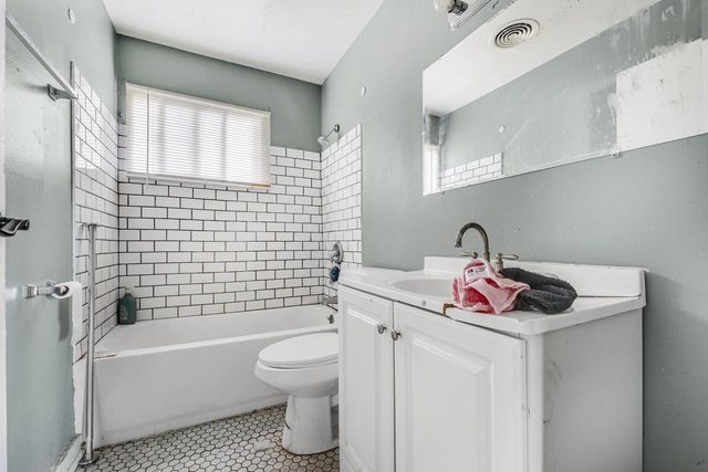 5500 N 60th STREET, Milwaukee, WI 53218