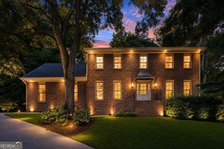 140 N Bluff, Alpharetta, GA 30004