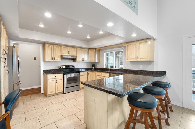 2232 E LONE EAGLE LN, Sandy, UT 84092