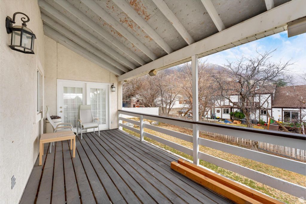 Image 13 of property listing at 2232 E LONE EAGLE LN, Sandy, UT 84092