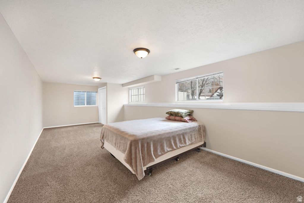 Image 19 of property listing at 2232 E LONE EAGLE LN, Sandy, UT 84092