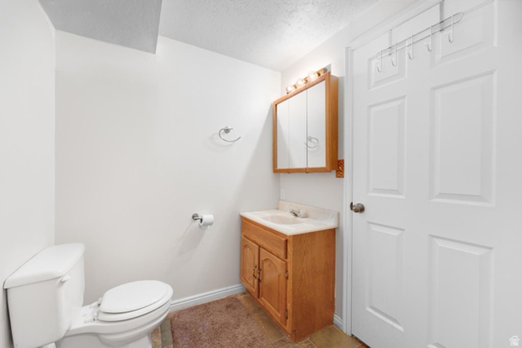 Image 21 of property listing at 2232 E LONE EAGLE LN, Sandy, UT 84092