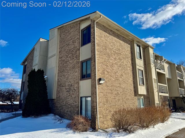 30515 W 14 Mile Road 37, Farmington Hills, MI 48334