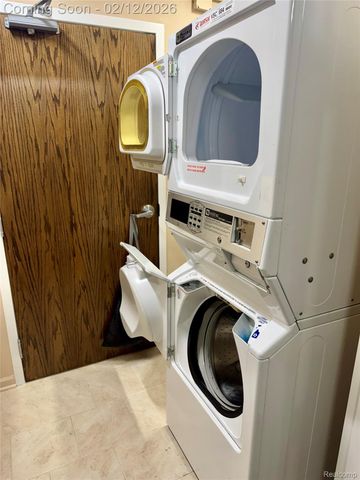 30515 W 14 Mile Road 37, Farmington Hills, MI 48334