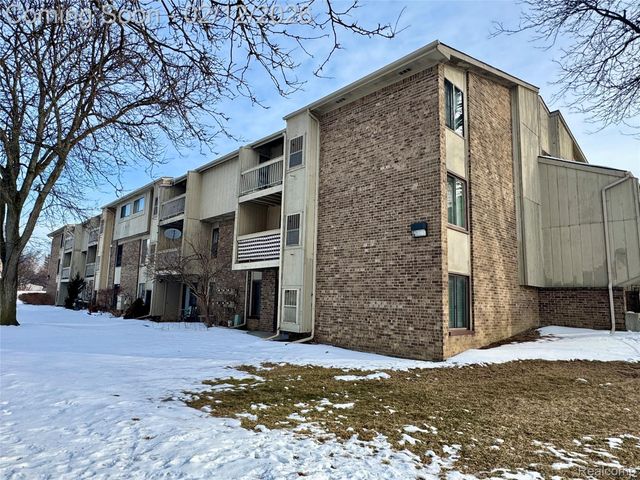 30515 W 14 Mile Road 37, Farmington Hills, MI 48334