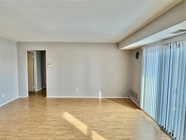 30515 W 14 Mile Road 37, Farmington Hills, MI 48334