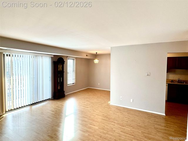 30515 W 14 Mile Road 37, Farmington Hills, MI 48334