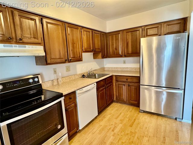 30515 W 14 Mile Road 37, Farmington Hills, MI 48334