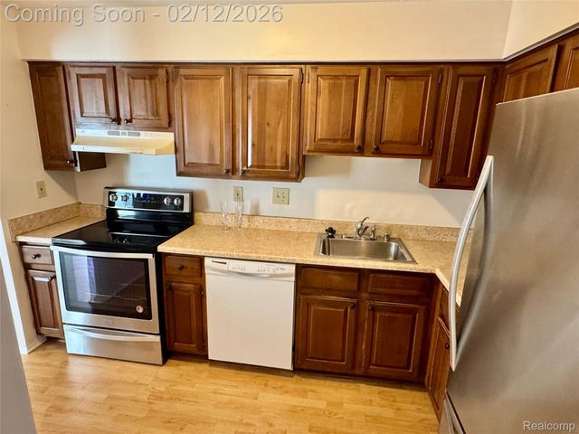 30515 W 14 Mile Road 37, Farmington Hills, MI 48334