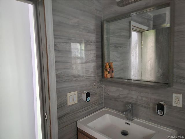 459 S 5th Avenue, Mount Vernon, NY 10550