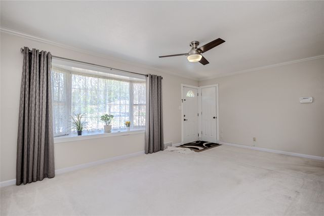 137 Greenfield Parkway, Des Moines, IA 50320