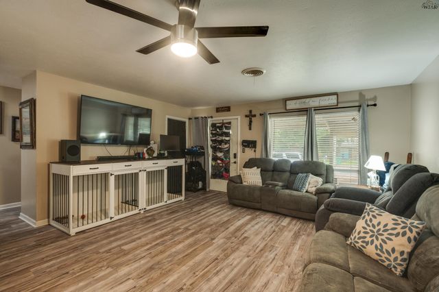 1509 DOUGLAS DRIVE, Iowa Park, TX 76367