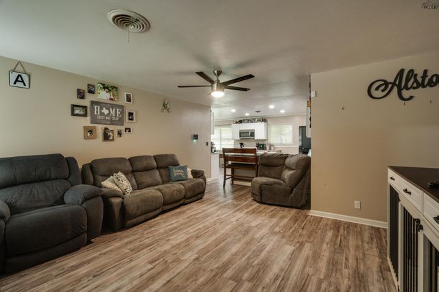 1509 DOUGLAS DRIVE, Iowa Park, TX 76367
