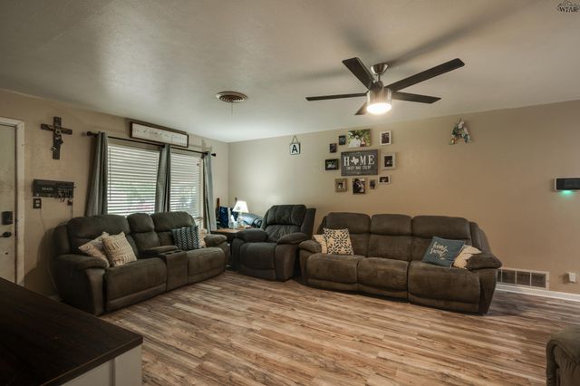 1509 DOUGLAS DRIVE, Iowa Park, TX 76367