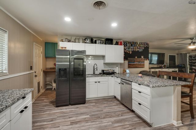 1509 DOUGLAS DRIVE, Iowa Park, TX 76367