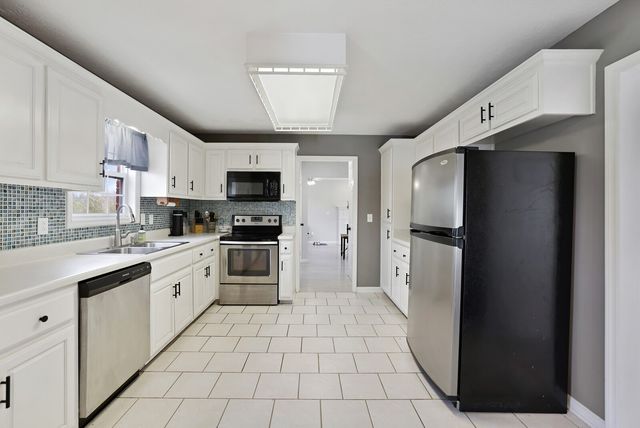 407 Ranch Rd, Portland, TN 37148