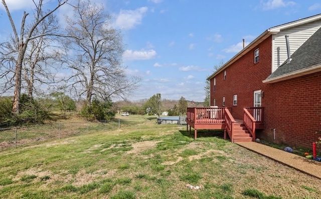 407 Ranch Rd, Portland, TN 37148