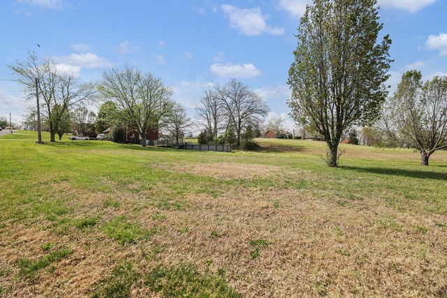 407 Ranch Rd, Portland, TN 37148
