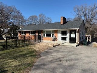 2129 12 O'Clock Knob RD, Salem, VA 24153