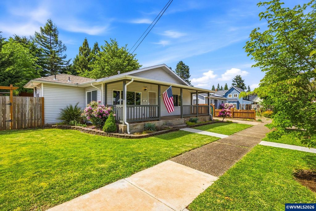 Image 1 of property listing at 1291 SW Hayter St, Dallas, OR 97338