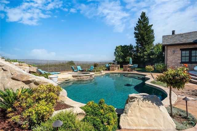 25532 Oak Meadow Drive, Valencia, CA 91381