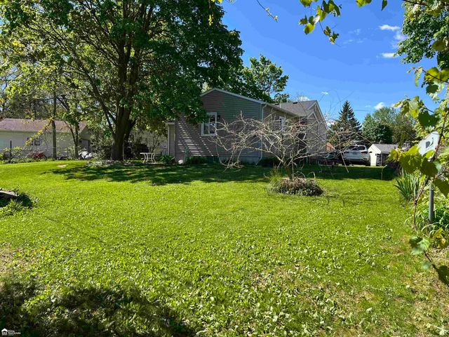 835 Southwood Dr Drive, Fenton, MI 48430
