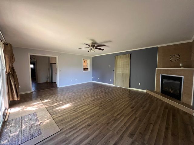835 Southwood Dr Drive, Fenton, MI 48430