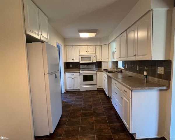 835 Southwood Dr Drive, Fenton, MI 48430