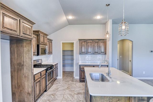 19108 Vea Drive, Edmond, OK 73012