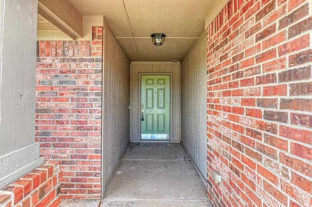 19108 Vea Drive, Edmond, OK 73012