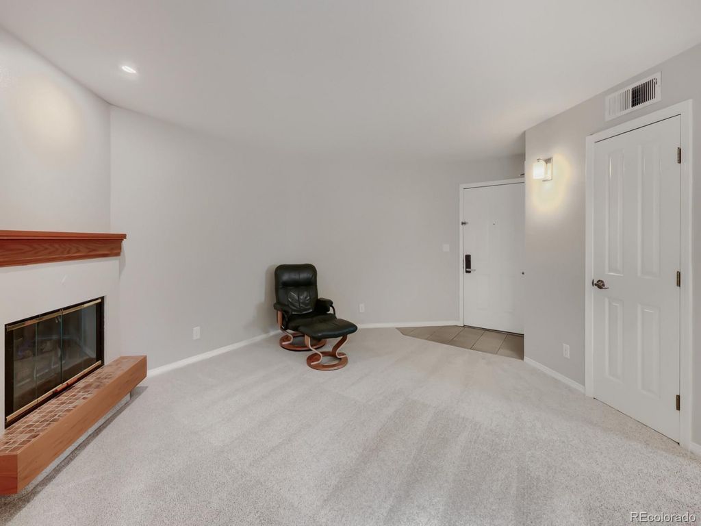 Image 5 of property listing at 6380 S Boston Street 8-283, Greenwood Village, CO 80111