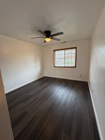 365 Foxmeadow Way, Los Banos, CA 93635