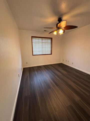 365 Foxmeadow Way, Los Banos, CA 93635