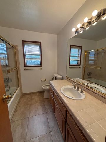 365 Foxmeadow Way, Los Banos, CA 93635