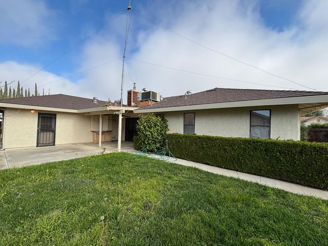 365 Foxmeadow Way, Los Banos, CA 93635