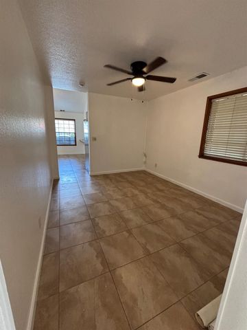 365 Foxmeadow Way, Los Banos, CA 93635