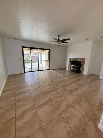 365 Foxmeadow Way, Los Banos, CA 93635