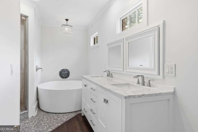 9785 La View Circle, Roswell, GA 30075