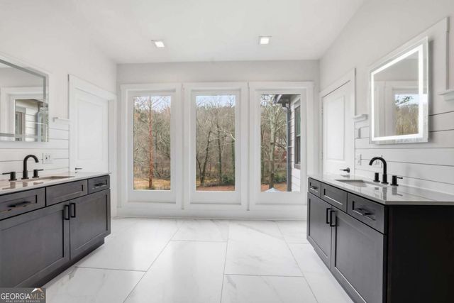9785 La View Circle, Roswell, GA 30075