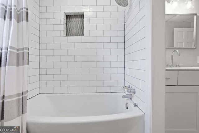 9785 La View Circle, Roswell, GA 30075