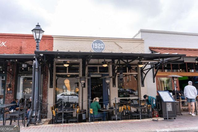 9785 La View Circle, Roswell, GA 30075